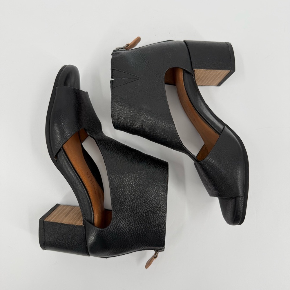 GENTLE SOULS Charlene Leather Peep-Toe Booties in Black Size 6